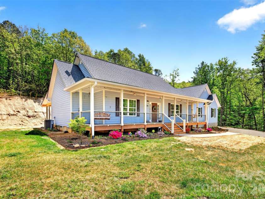 50 Glass Falls Trail, Black Mountain, NC 28711.  MLS# CAR4374383, YatesRealty ID 15294. 