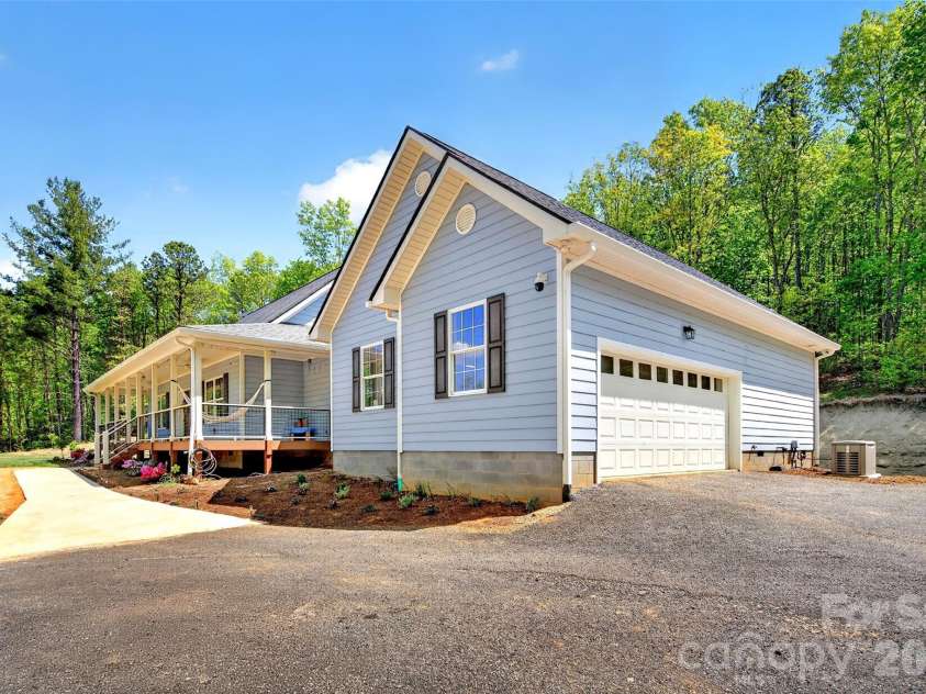 50 Glass Falls Trail, Black Mountain, NC 28711.  MLS# CAR4374383, YatesRealty ID 15294. 