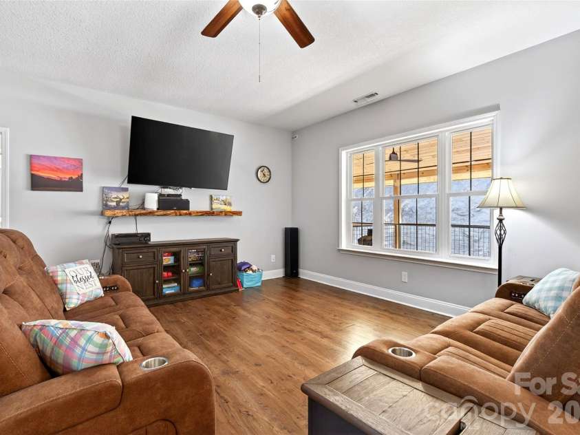 50 Glass Falls Trail, Black Mountain, NC 28711.  MLS# CAR4374383, YatesRealty ID 15294. 