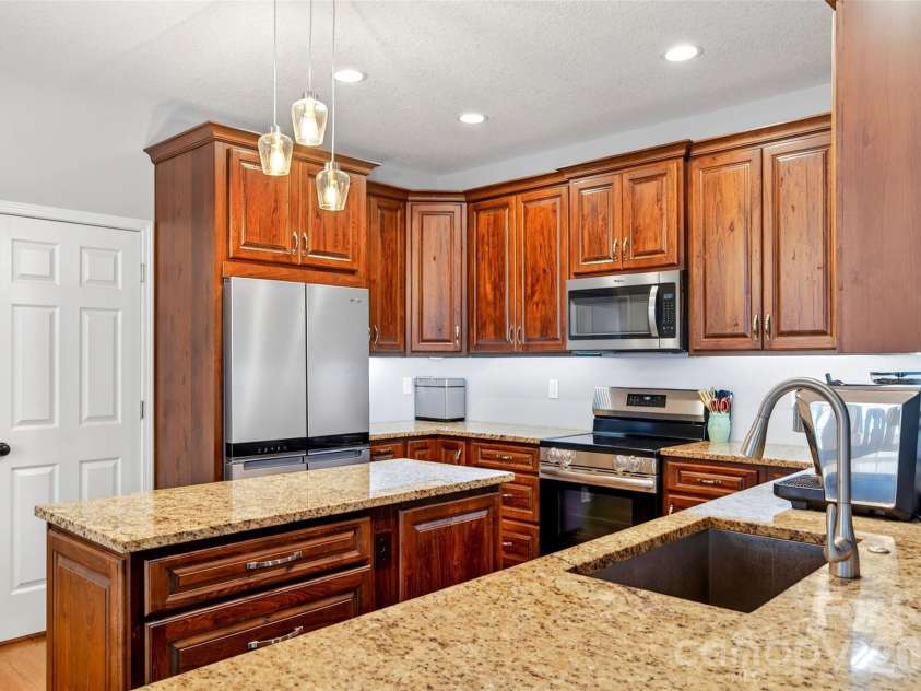 50 Glass Falls Trail, Black Mountain, NC 28711.  MLS# CAR4374383, YatesRealty ID 15294. 