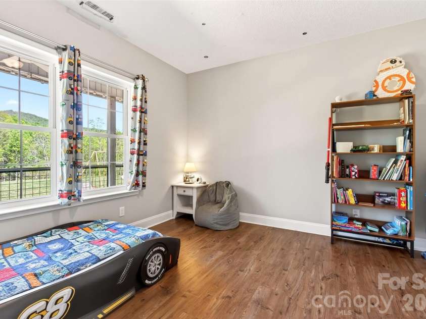 50 Glass Falls Trail, Black Mountain, NC 28711.  MLS# CAR4374383, YatesRealty ID 15294. 