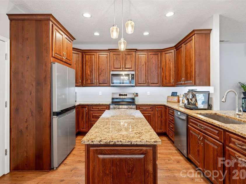50 Glass Falls Trail, Black Mountain, NC 28711.  MLS# CAR4374383, YatesRealty ID 15294. Custom kitchen