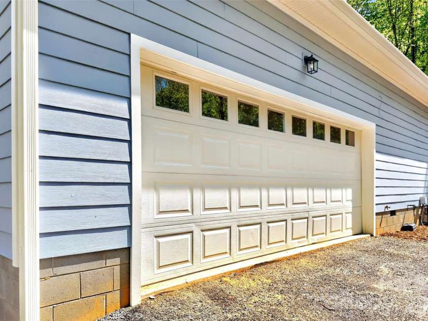 50 Glass Falls Trail, Black Mountain, NC 28711.  MLS# CAR4374383, YatesRealty ID 15294. Large garage