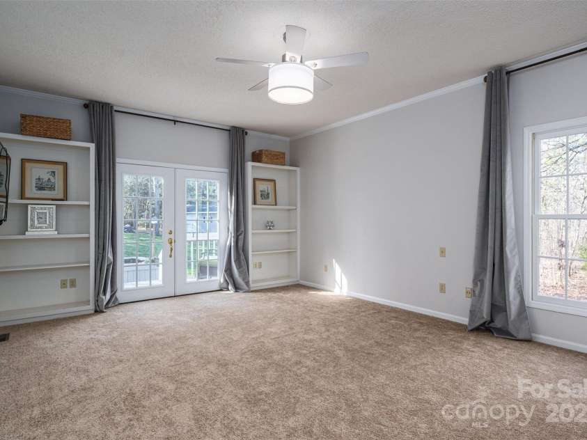 107 Doris Court, Lincolnton, NC 28092.  MLS# CAR4228422, YatesRealty ID 15295. 