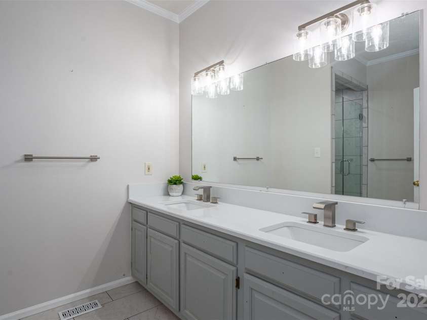 107 Doris Court, Lincolnton, NC 28092.  MLS# CAR4228422, YatesRealty ID 15295. 