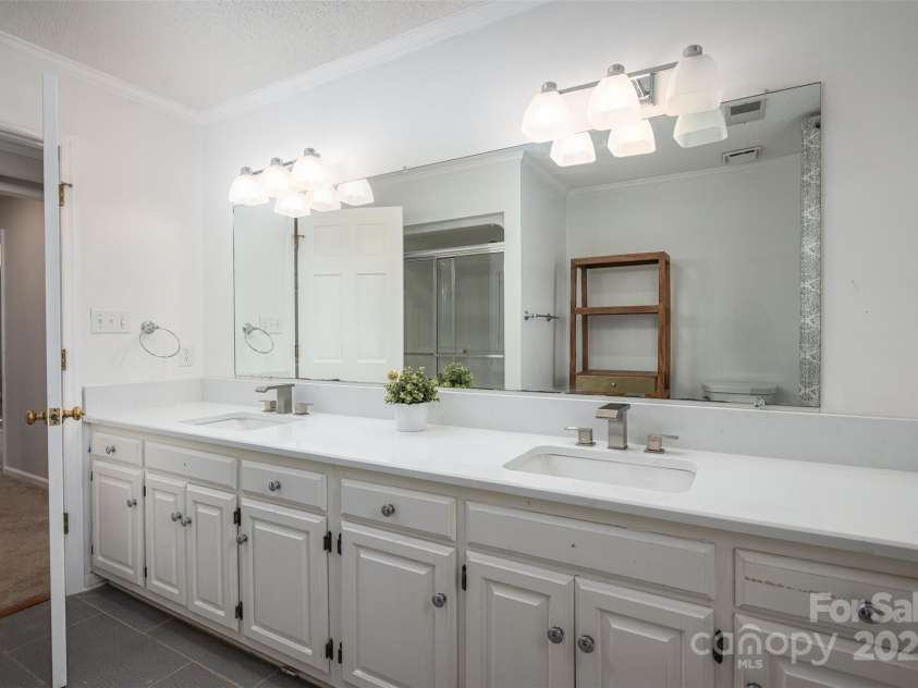 107 Doris Court, Lincolnton, NC 28092.  MLS# CAR4228422, YatesRealty ID 15295. 