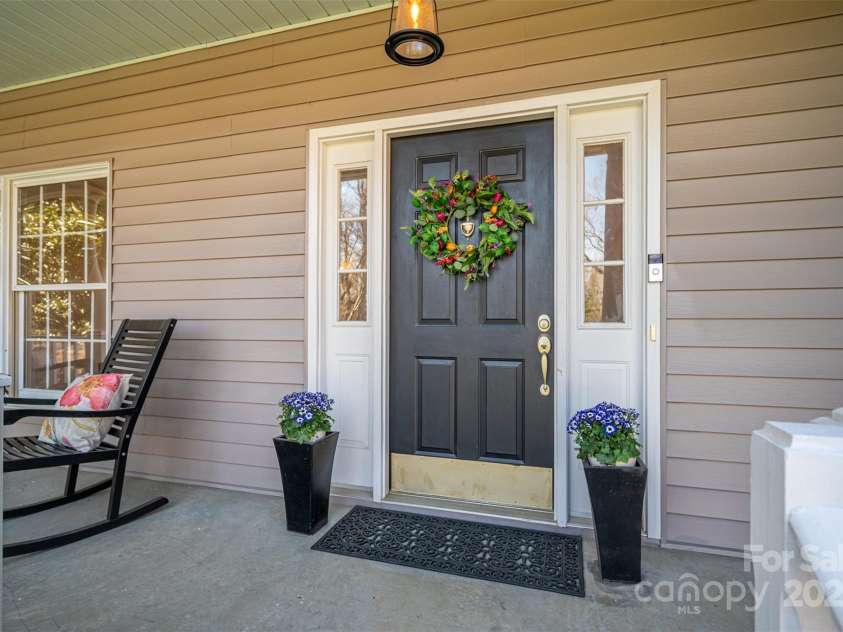 107 Doris Court, Lincolnton, NC 28092.  MLS# CAR4228422, YatesRealty ID 15295. 