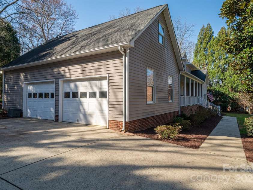 107 Doris Court, Lincolnton, NC 28092.  MLS# CAR4228422, YatesRealty ID 15295. 