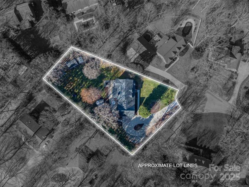 107 Doris Court, Lincolnton, NC 28092.  MLS# CAR4228422, YatesRealty ID 15295. 