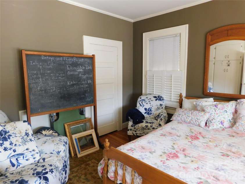 221 Charlotte Avenue, Rock Hill, SC 29730.  MLS# CAR4374410, YatesRealty ID 15295. 