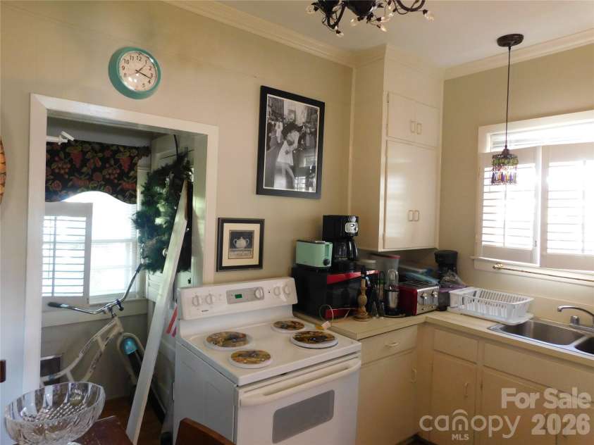 221 Charlotte Avenue, Rock Hill, SC 29730.  MLS# CAR4374410, YatesRealty ID 15295. 