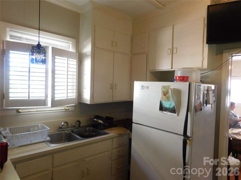 221 Charlotte Avenue, Rock Hill, SC 29730.  MLS# CAR4374410, YatesRealty ID 15295. 