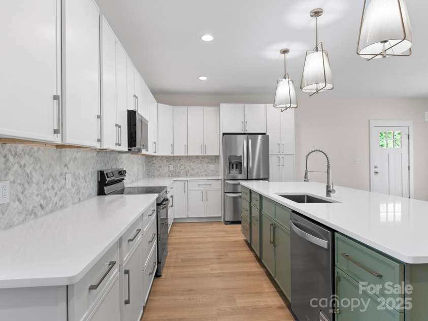 1040 Morlin Acres Drive, Marshall, NC 28753.  MLS# CAR4258785, YatesRealty ID 15296. 