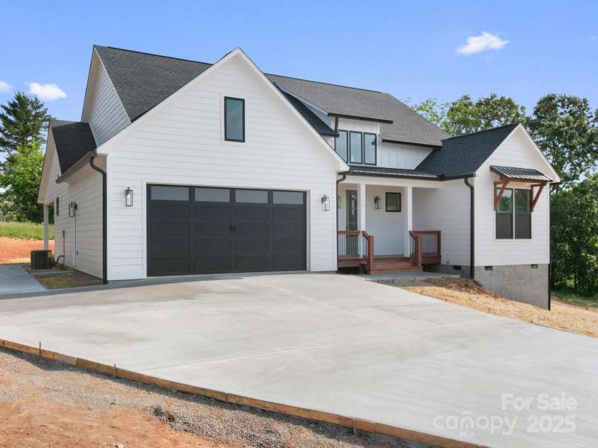 1040 Morlin Acres Drive, Marshall, NC 28753.  MLS# CAR4258785, YatesRealty ID 15296. 