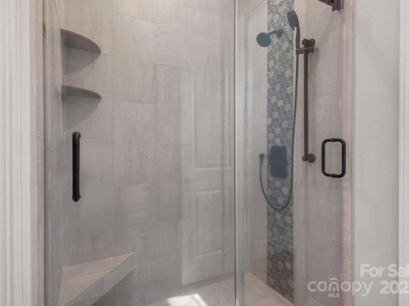 5360 Low Country Road, Lenoir, NC 28645.  MLS# CAR4252044, YatesRealty ID 15297. 2nd full bathroom which adjoins bedrooms 2 and 3