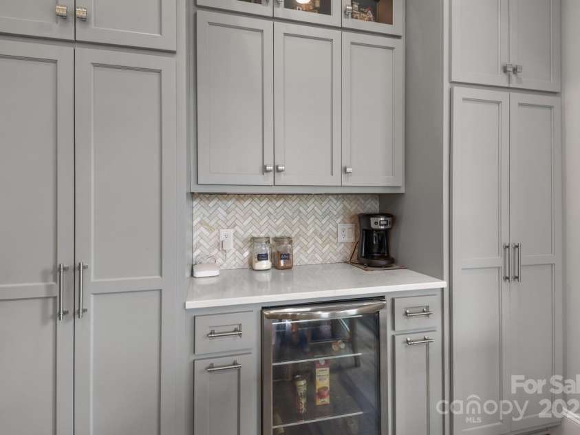 5360 Low Country Road, Lenoir, NC 28645.  MLS# CAR4252044, YatesRealty ID 15297. Beverage area