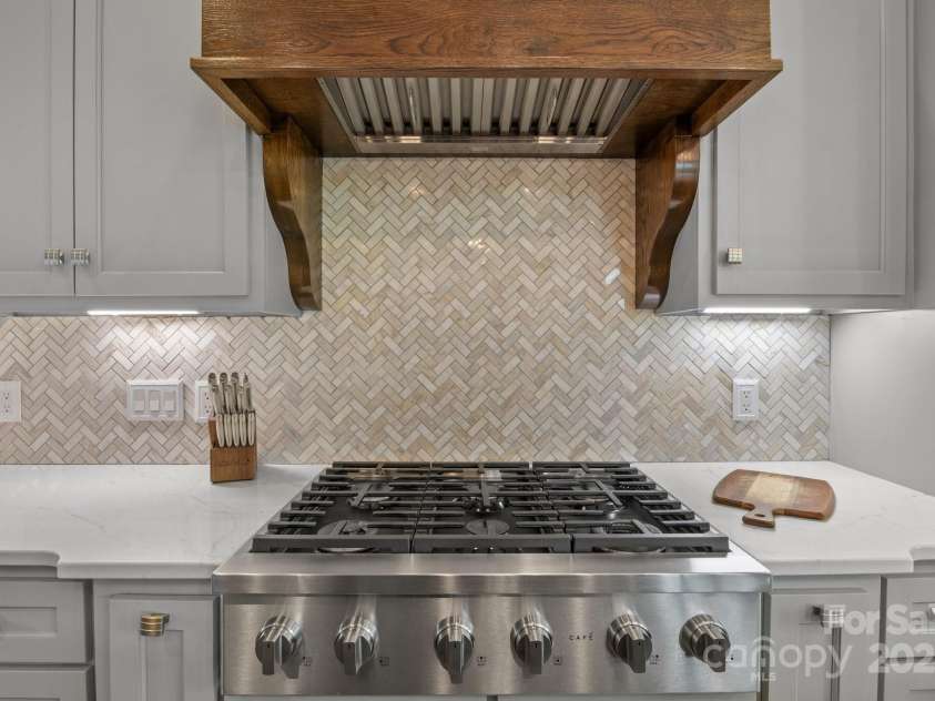 5360 Low Country Road, Lenoir, NC 28645.  MLS# CAR4252044, YatesRealty ID 15297. Gas