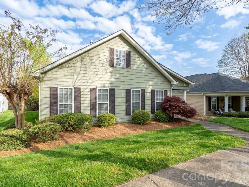 10030 Bishops Gate Boulevard, Pineville, NC 28134.  MLS# CAR4364694, YatesRealty ID 15298. 
