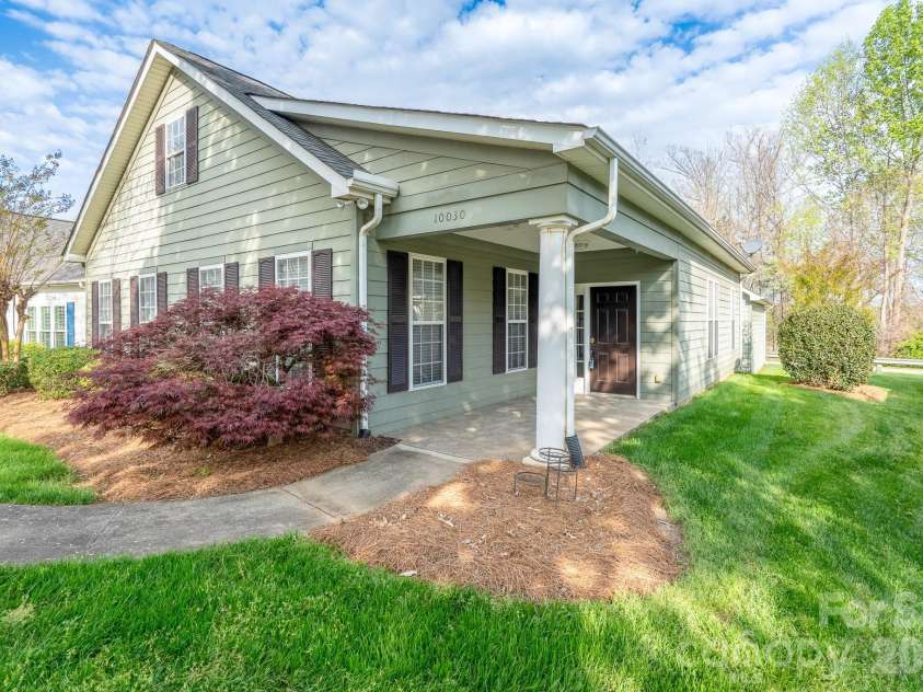 10030 Bishops Gate Boulevard, Pineville, NC 28134.  MLS# CAR4364694, YatesRealty ID 15298. 