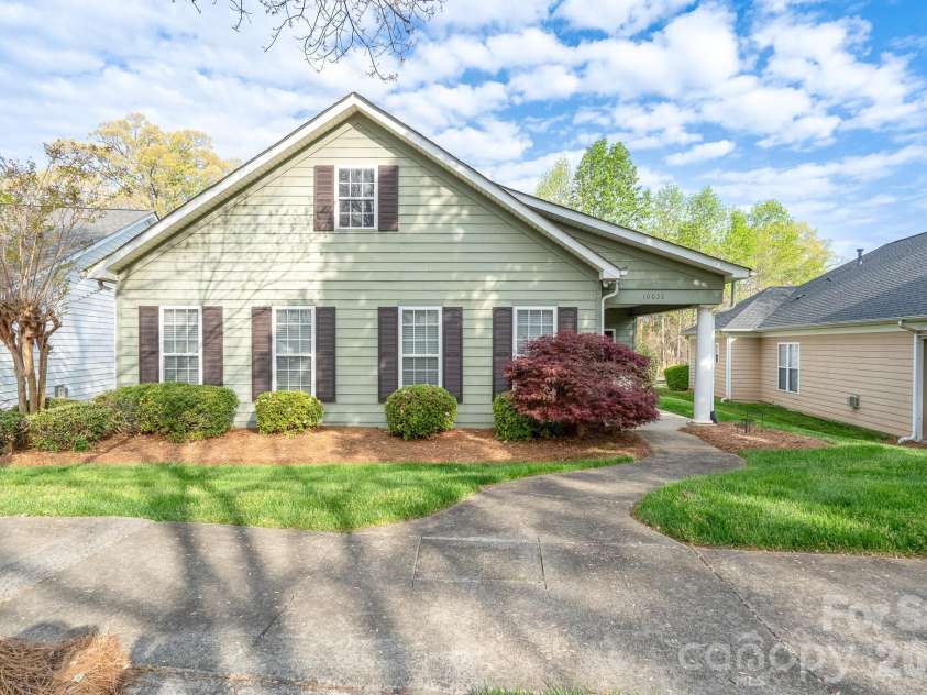 10030 Bishops Gate Boulevard, Pineville, NC 28134.  MLS# CAR4364694, YatesRealty ID 15298. 