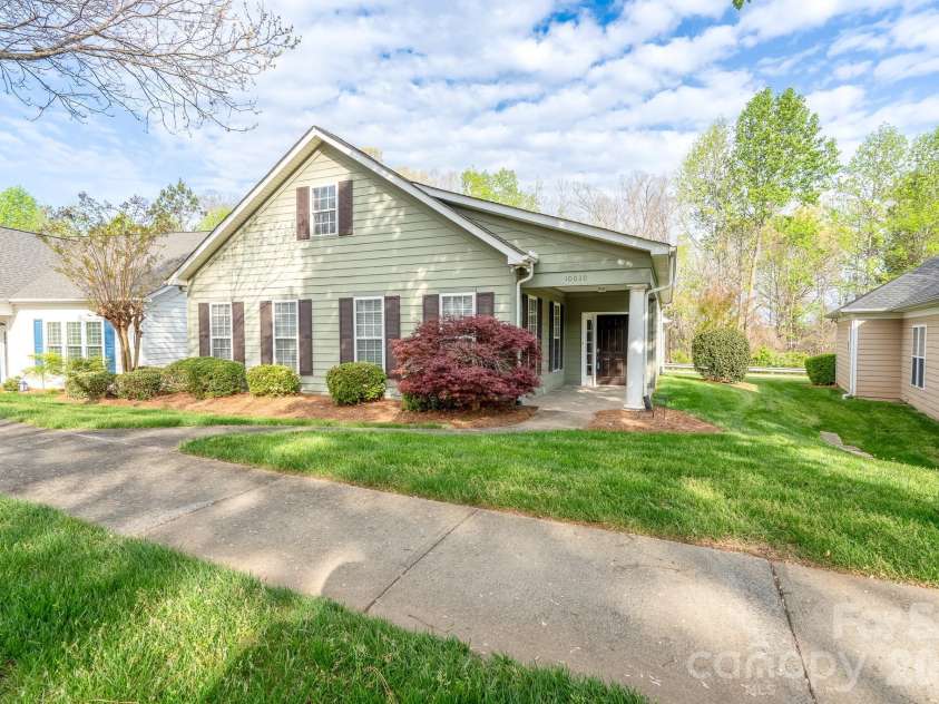 10030 Bishops Gate Boulevard, Pineville, NC 28134.  MLS# CAR4364694, YatesRealty ID 15298. 