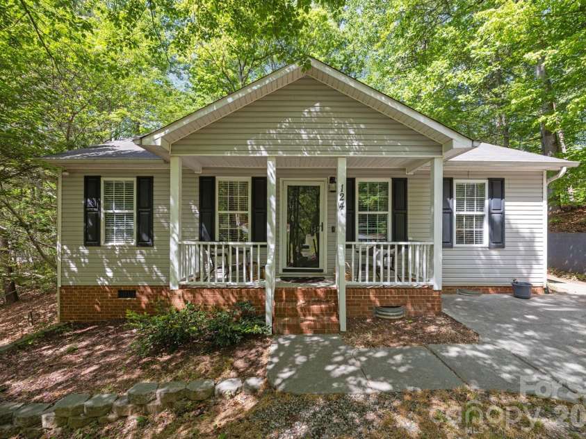 124 Stately Pines Drive, Troutman, NC 28166.  MLS# CAR4370246, YatesRealty ID 15299. 