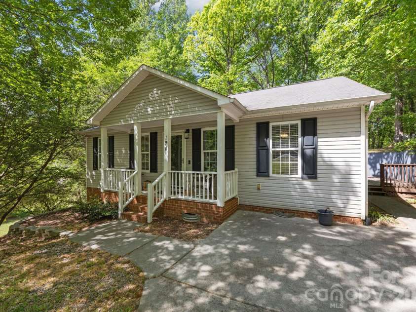124 Stately Pines Drive, Troutman, NC 28166.  MLS# CAR4370246, YatesRealty ID 15299. 