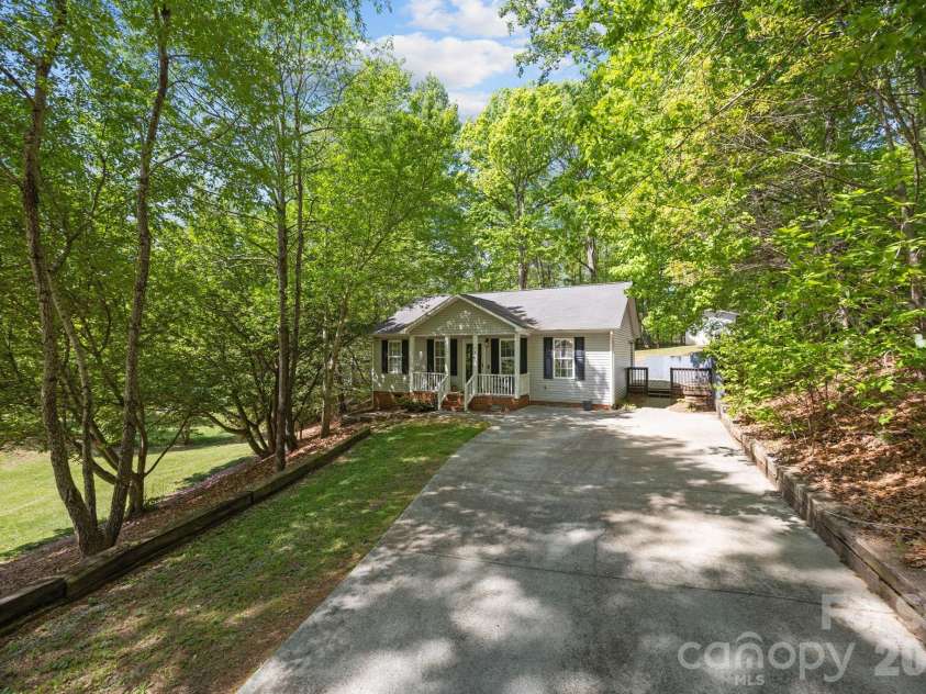 124 Stately Pines Drive, Troutman, NC 28166.  MLS# CAR4370246, YatesRealty ID 15299. 