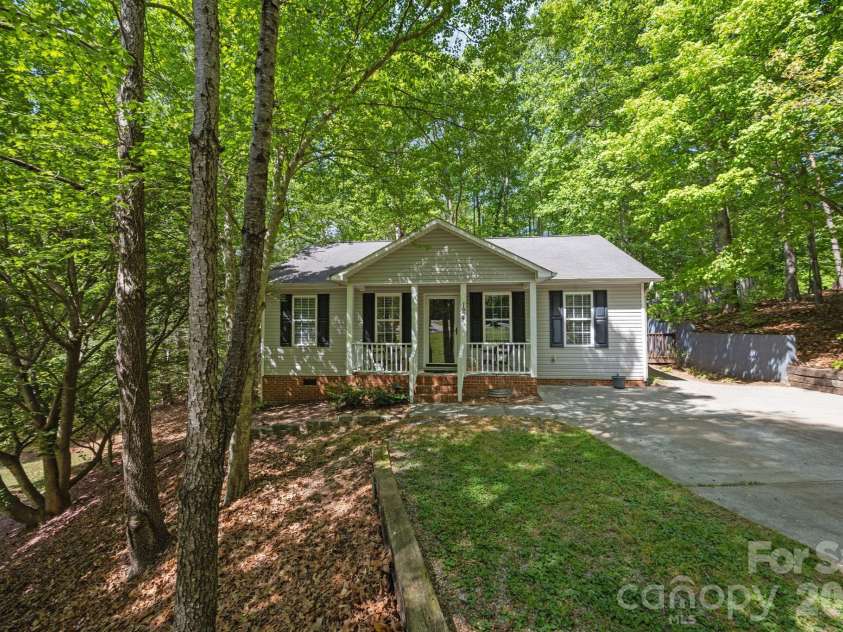 124 Stately Pines Drive, Troutman, NC 28166.  MLS# CAR4370246, YatesRealty ID 15299. 
