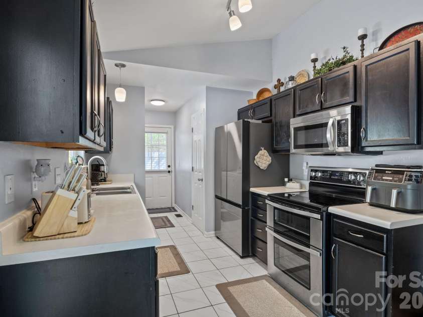 124 Stately Pines Drive, Troutman, NC 28166.  MLS# CAR4370246, YatesRealty ID 15299. 
