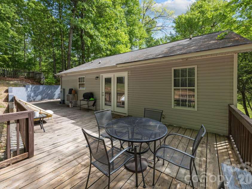 124 Stately Pines Drive, Troutman, NC 28166.  MLS# CAR4370246, YatesRealty ID 15299. 