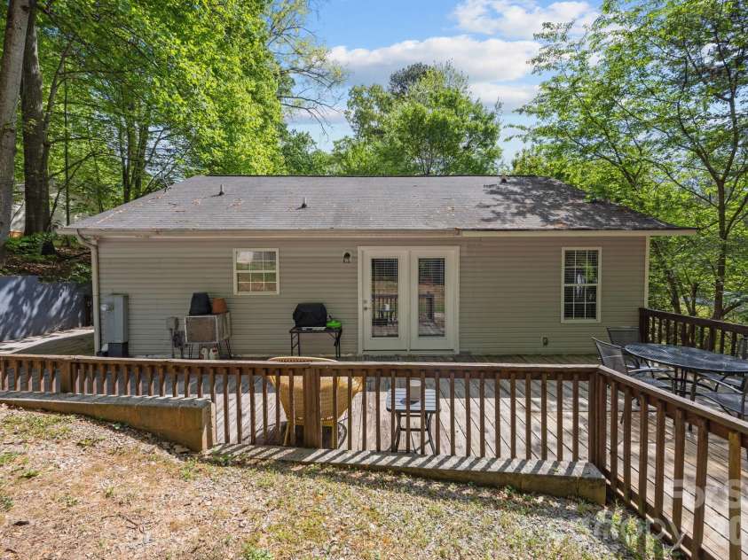 124 Stately Pines Drive, Troutman, NC 28166.  MLS# CAR4370246, YatesRealty ID 15299. 
