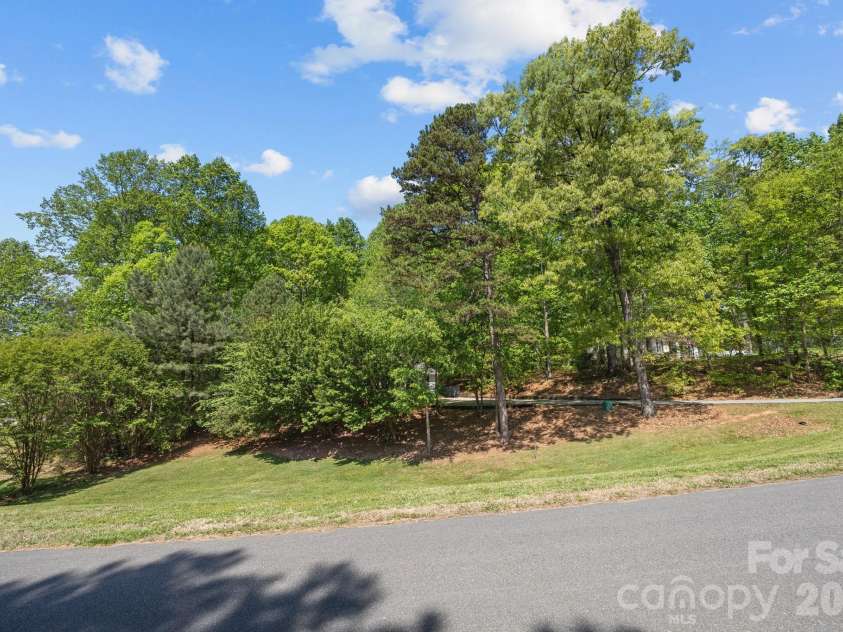 124 Stately Pines Drive, Troutman, NC 28166.  MLS# CAR4370246, YatesRealty ID 15299. 