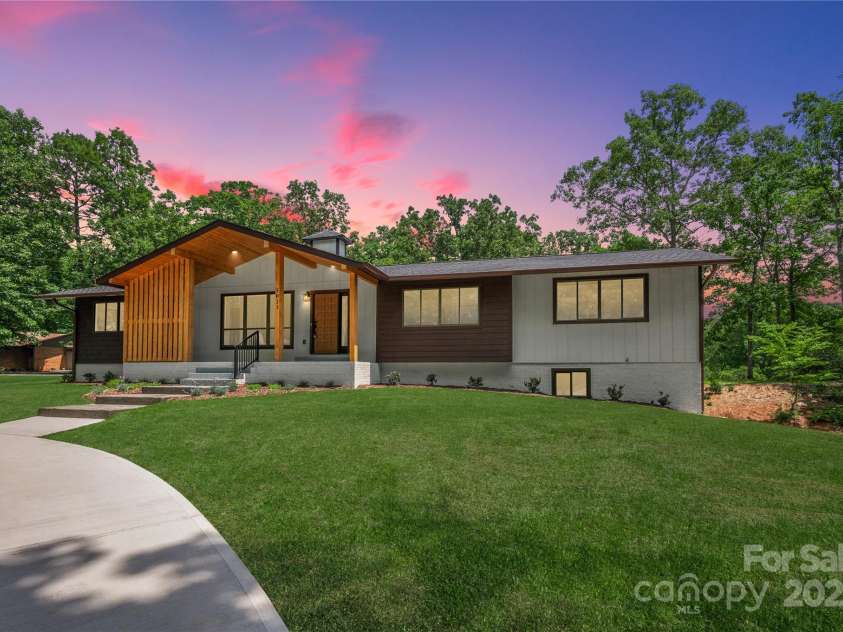 5033 Waxhaw Indian Trail Road, Matthews, NC 28104.  MLS# CAR4260801, YatesRealty ID 15299. 