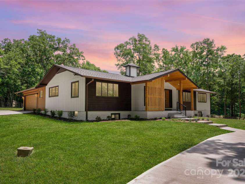 5033 Waxhaw Indian Trail Road, Matthews, NC 28104.  MLS# CAR4260801, YatesRealty ID 15299. 