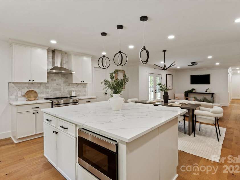 5033 Waxhaw Indian Trail Road, Matthews, NC 28104.  MLS# CAR4260801, YatesRealty ID 15299. 