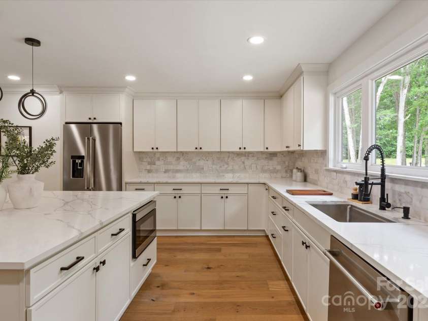 5033 Waxhaw Indian Trail Road, Matthews, NC 28104.  MLS# CAR4260801, YatesRealty ID 15299. 