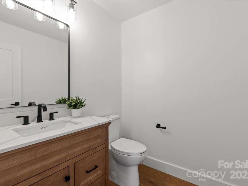 5033 Waxhaw Indian Trail Road, Matthews, NC 28104.  MLS# CAR4260801, YatesRealty ID 15299. 