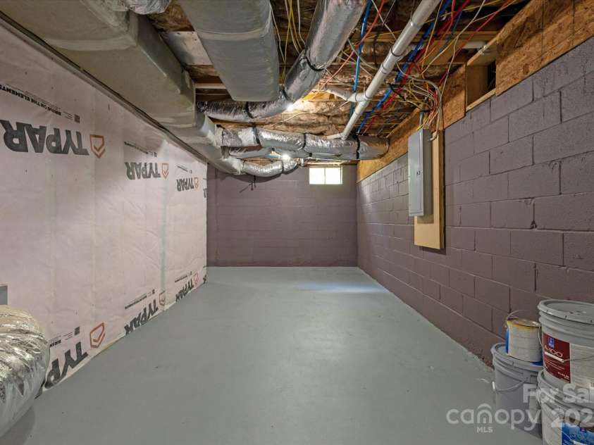 5033 Waxhaw Indian Trail Road, Matthews, NC 28104.  MLS# CAR4260801, YatesRealty ID 15299. 