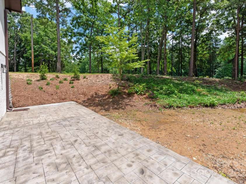 5033 Waxhaw Indian Trail Road, Matthews, NC 28104.  MLS# CAR4260801, YatesRealty ID 15299. 