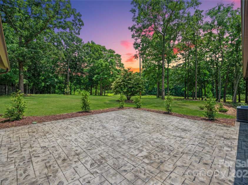 5033 Waxhaw Indian Trail Road, Matthews, NC 28104.  MLS# CAR4260801, YatesRealty ID 15299. 