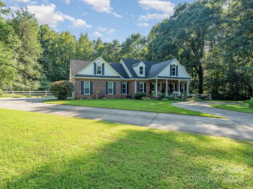 10227 Mount Holly Road, Charlotte, NC 28214.  MLS# CAR4168183, YatesRealty ID 153. 