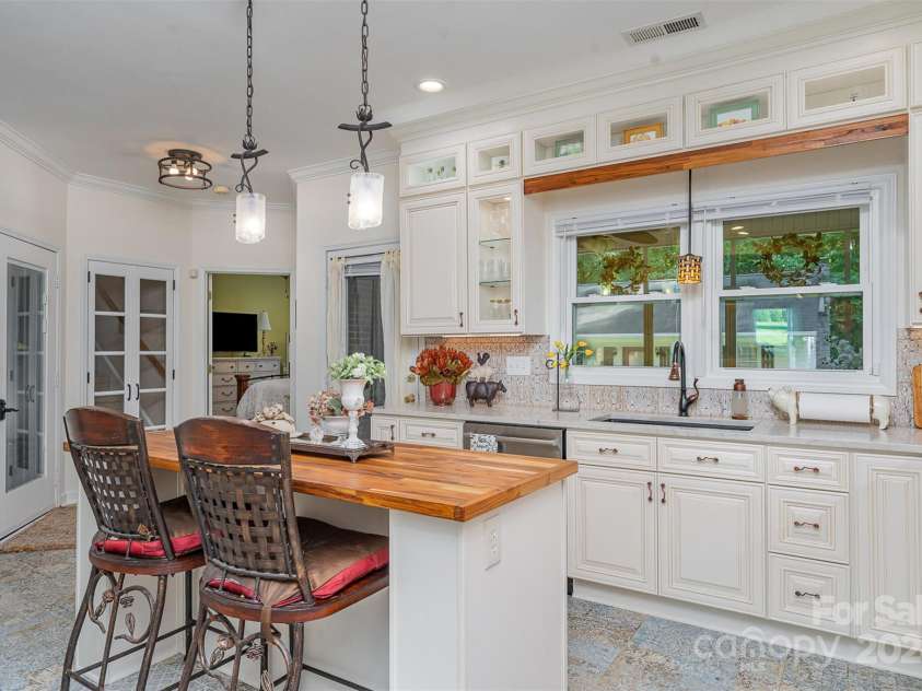 10227 Mount Holly Road, Charlotte, NC 28214.  MLS# CAR4168183, YatesRealty ID 153. 