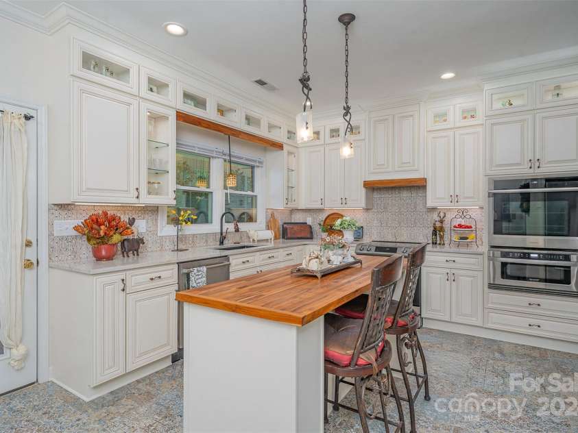 10227 Mount Holly Road, Charlotte, NC 28214.  MLS# CAR4168183, YatesRealty ID 153. 