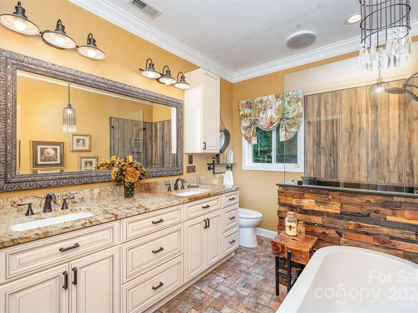 10227 Mount Holly Road, Charlotte, NC 28214.  MLS# CAR4168183, YatesRealty ID 153. 