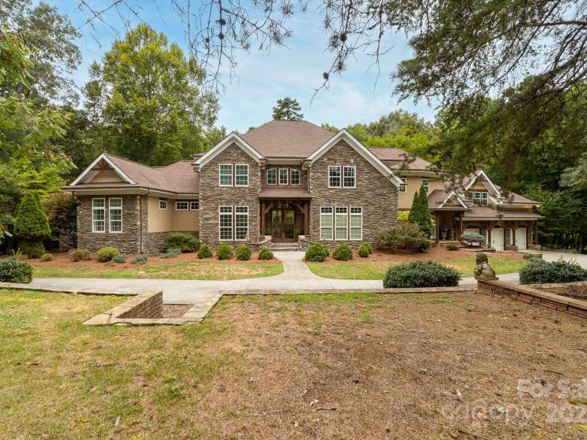 14504 Henry Harrison Stillwell Drive, Huntersville, NC 28078.  MLS# CAR4288907, YatesRealty ID 1530. Beautiful expansive home