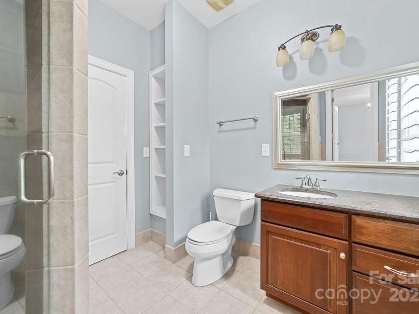 14504 Henry Harrison Stillwell Drive, Huntersville, NC 28078.  MLS# CAR4288907, YatesRealty ID 1530. Upstairs full bath bathroom