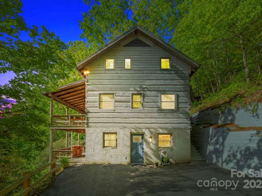 131 John Knox Road, Montreat, NC 28757.  MLS# CAR4254614, YatesRealty ID 15300. 
