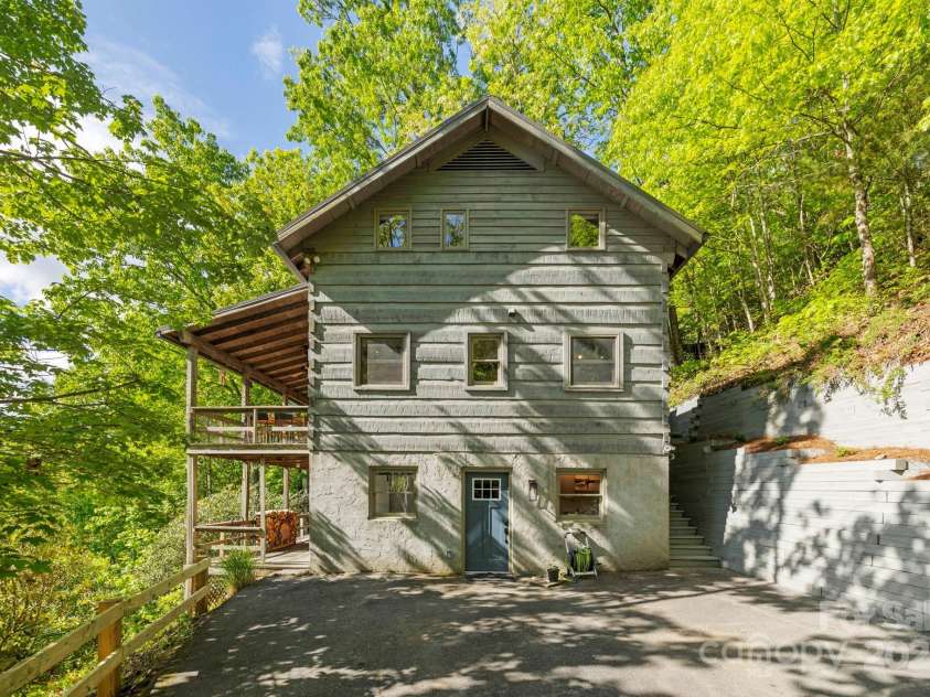 131 John Knox Road, Montreat, NC 28757.  MLS# CAR4254614, YatesRealty ID 15300. 