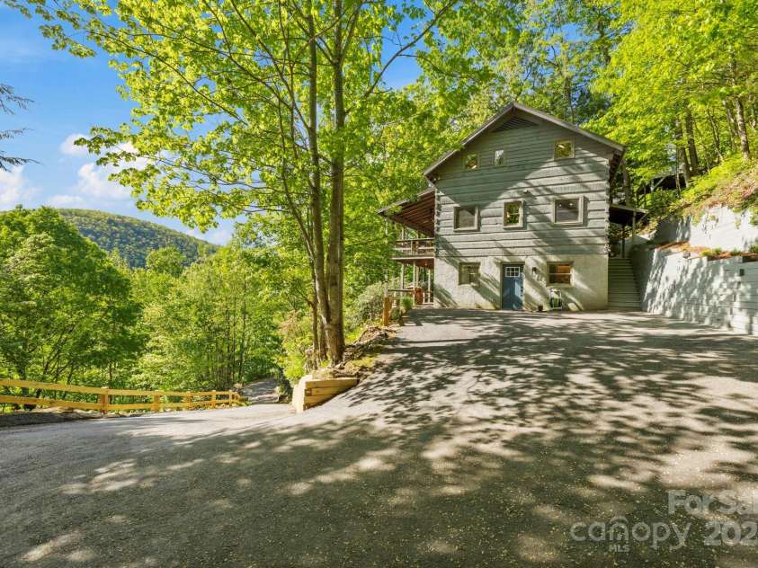 131 John Knox Road, Montreat, NC 28757.  MLS# CAR4254614, YatesRealty ID 15300. 
